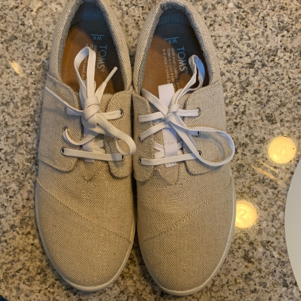 TOMS Light Tan Lace-Up Sneakers